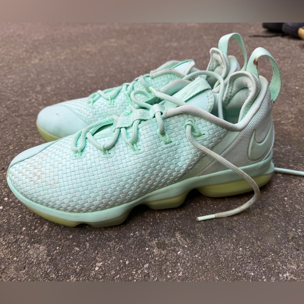 Nike Men's Mint Green Athletic Shoes